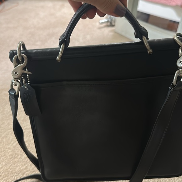 Coach Willis black bag. Lovely bag. Well taken care of. Stored in tote. - Picture 4 of 7